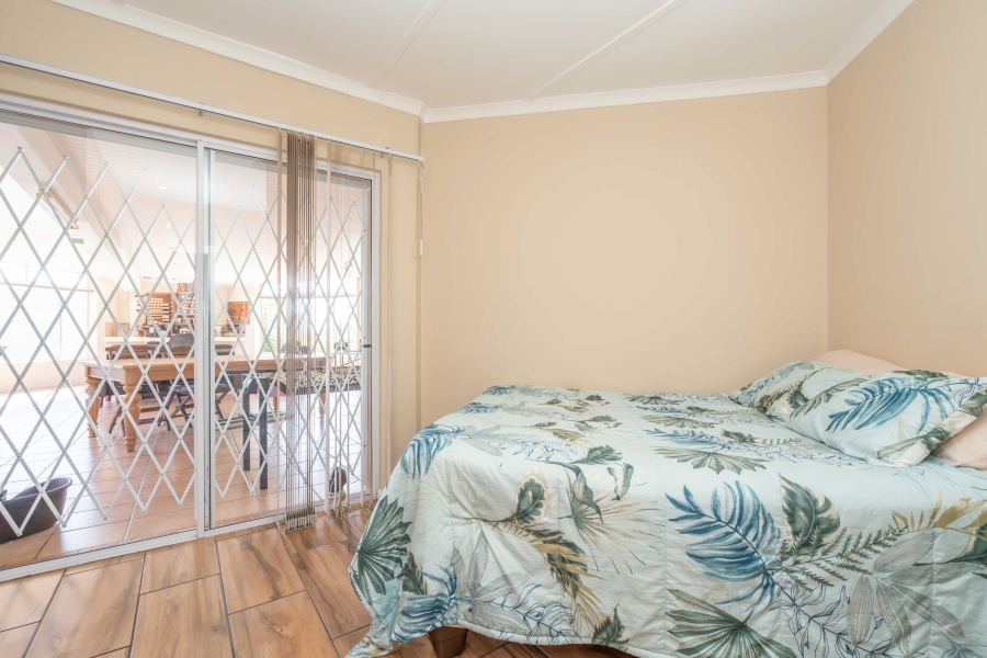 8 Bedroom Property for Sale in Middedorp Western Cape